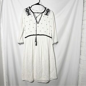 DRA Los Angeles White and Black Embroidered Dress